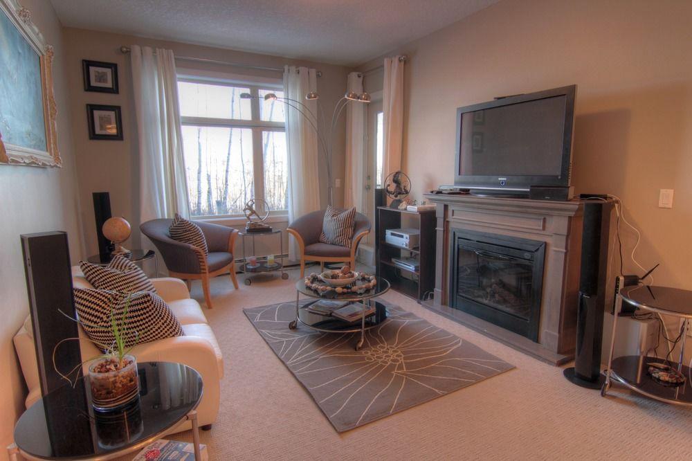 YYC Pinnacle Inn & Suites Aspen מראה חיצוני תמונה