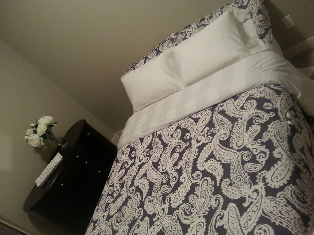 YYC Pinnacle Inn & Suites Aspen מראה חיצוני תמונה