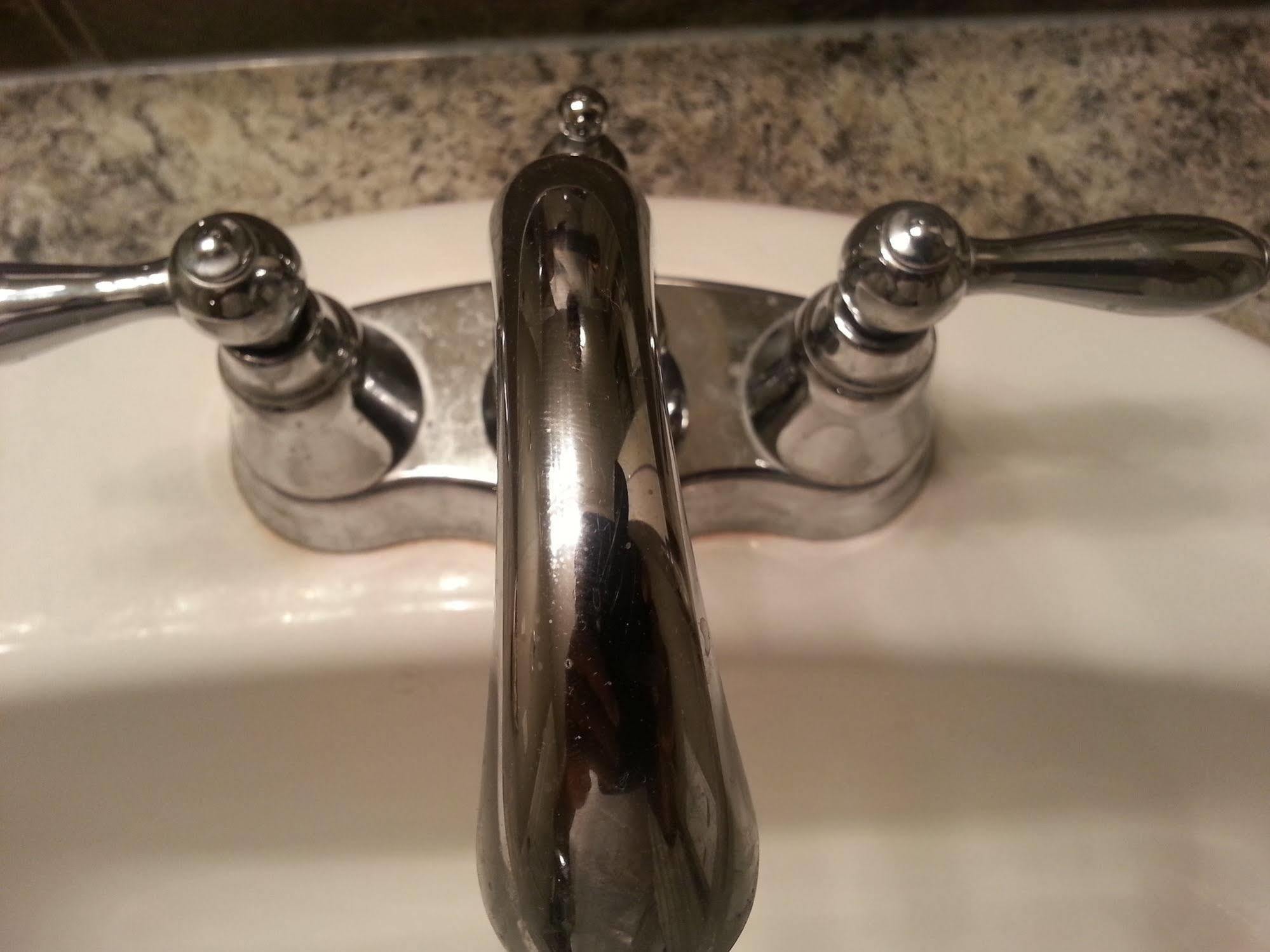 YYC Pinnacle Inn & Suites Aspen מראה חיצוני תמונה