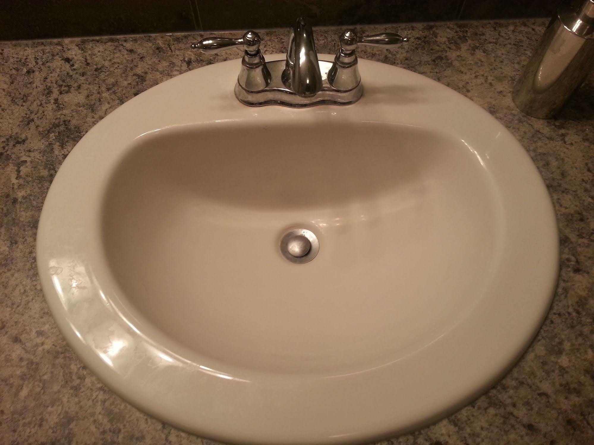 YYC Pinnacle Inn & Suites Aspen מראה חיצוני תמונה