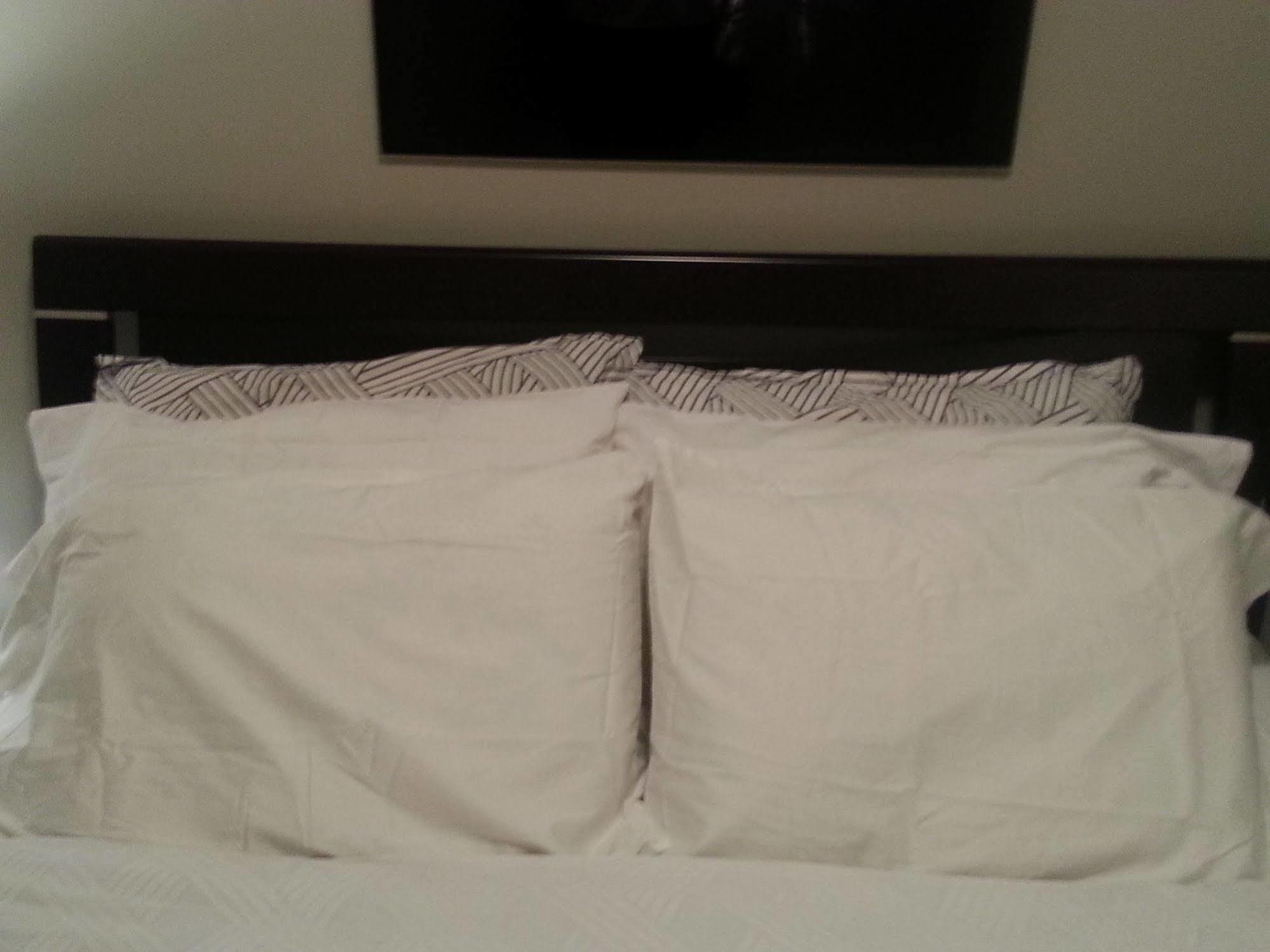 YYC Pinnacle Inn & Suites Aspen מראה חיצוני תמונה